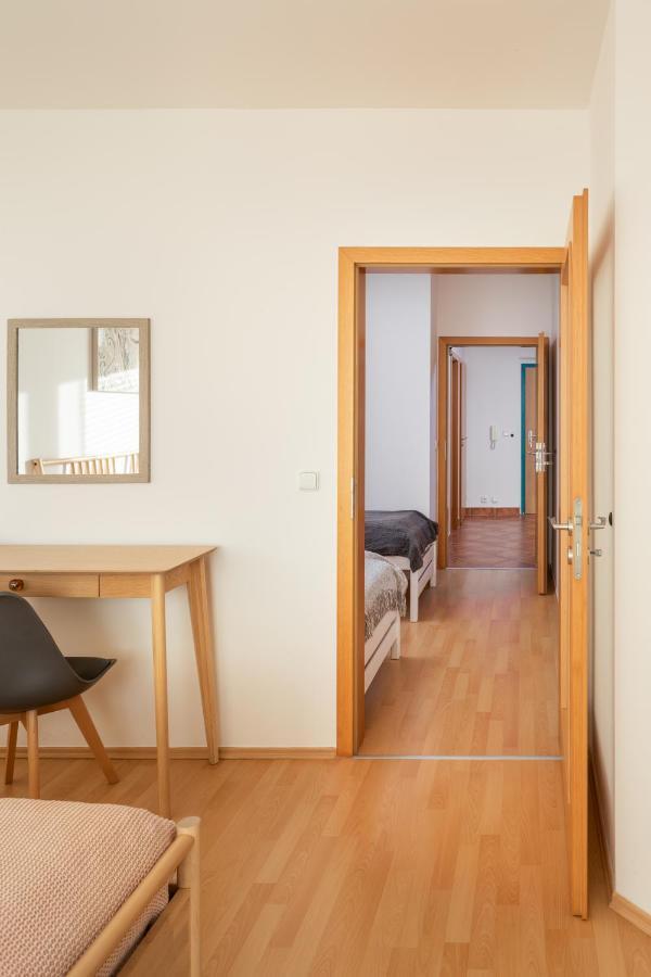 Sunny Apartment In Modrany By Prague Days Exterior foto